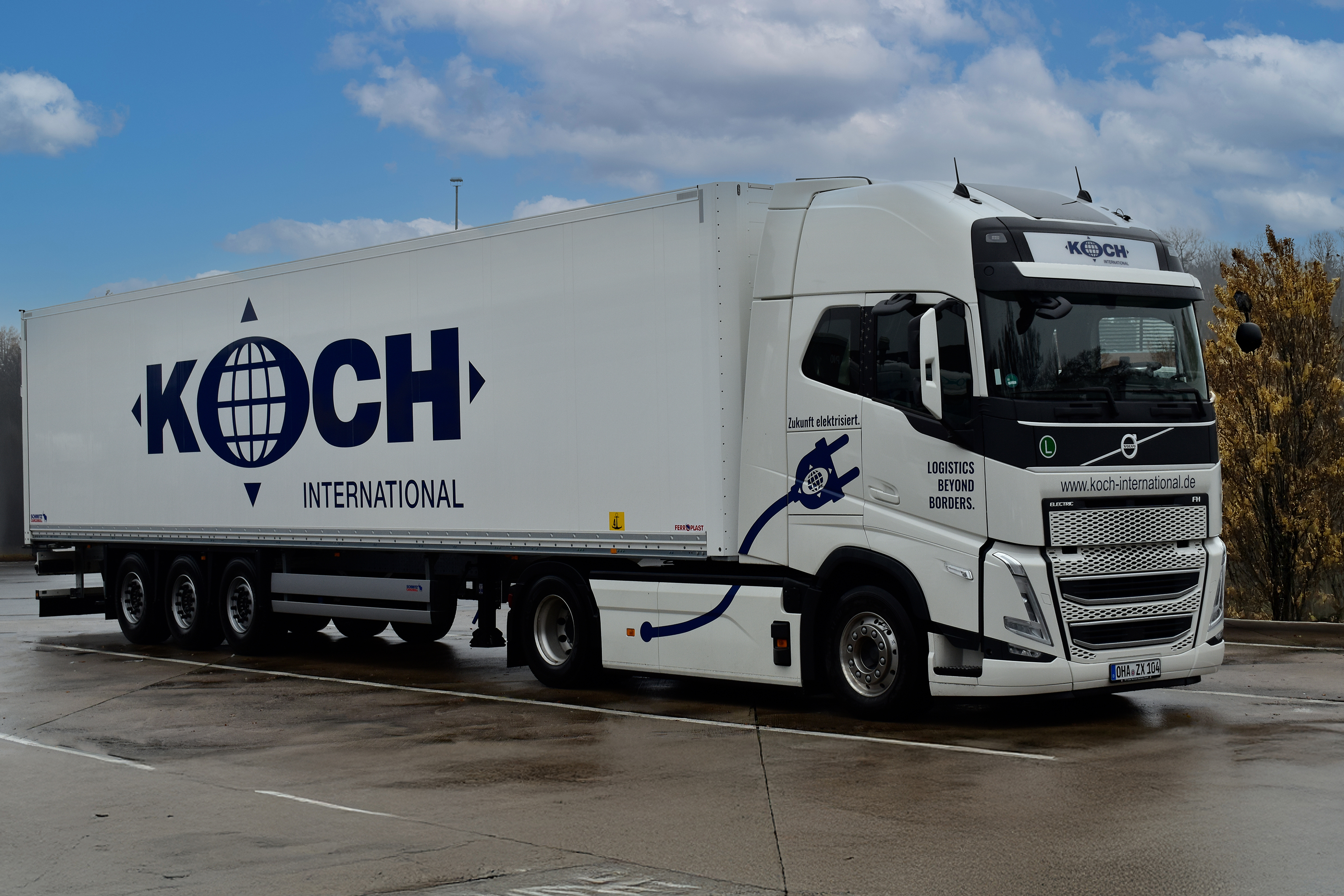 BASF Coatings und Koch International haben erfolgreich den Einsatz von Elektro-LKW auf Langstrecken getestet. Foto: Koch International / BASF Coatings and Koch International have successfully tested the use of electric trucks for long distances. Photo: Ko